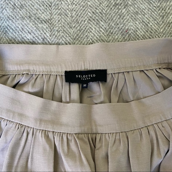 SELECTED Mid-length Skirt with Pockets! (size M) - Picture 4 of 5